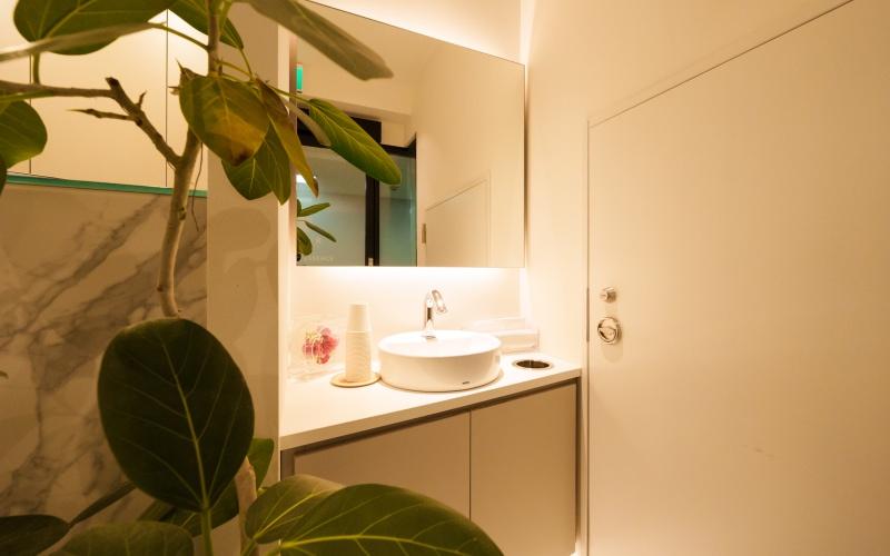 ホワイトエッセンス　新宿駅の写真