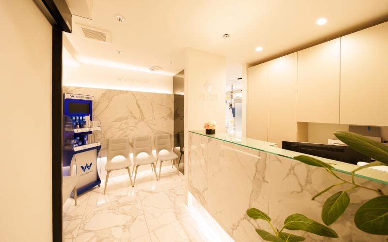 ホワイトエッセンス　新宿駅の写真